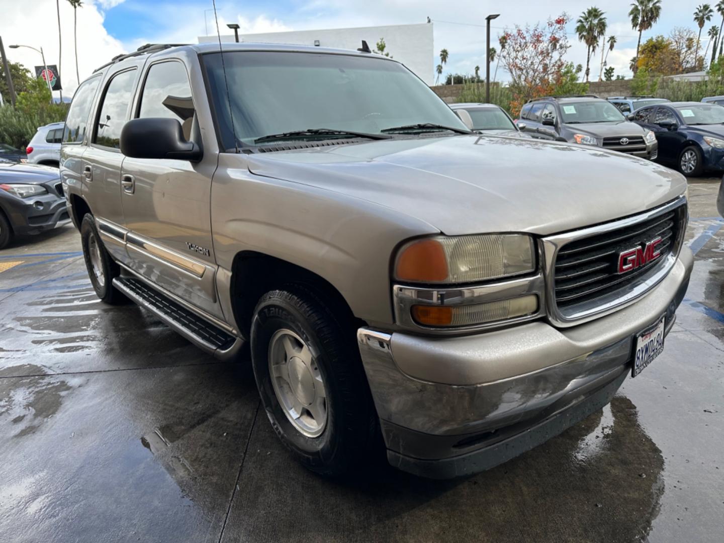 2006 BEIGE /Gray GMC Yukon SL 2WD (1GKEC13T66R) with an 5.3L V8 OHV 16V engine, 4-Speed Automatic Overdrive transmission, located at 30 S. Berkeley Avenue, Pasadena, CA, 91107, (626) 248-7567, 34.145447, -118.109398 - Embrace Power and Comfort: 2006 GMC Yukon with Leather, Moon-Roof, and Third-Row Seating Available in Pasadena, CA Step into the realm of rugged luxury with the 2006 GMC Yukon, now available at our BHPH dealership in Pasadena, CA. This robust SUV, featuring a luxurious leather interior, a moon-ro - Photo#7